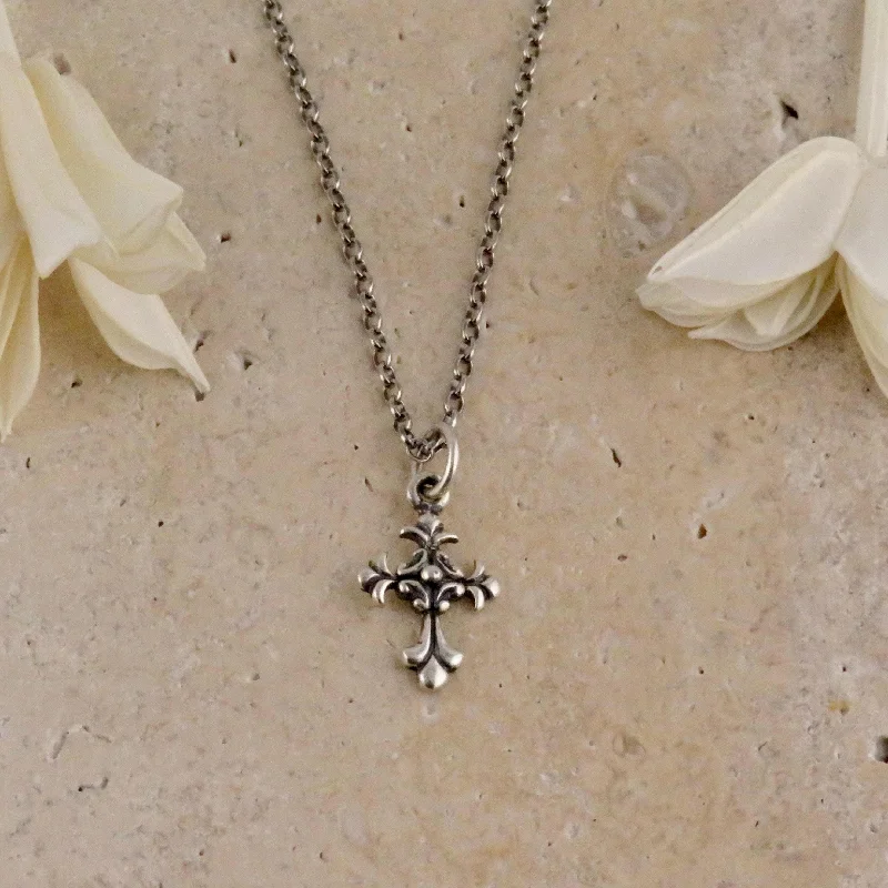 round pendant necklaces for women-Antique Style Silver Cross Necklace