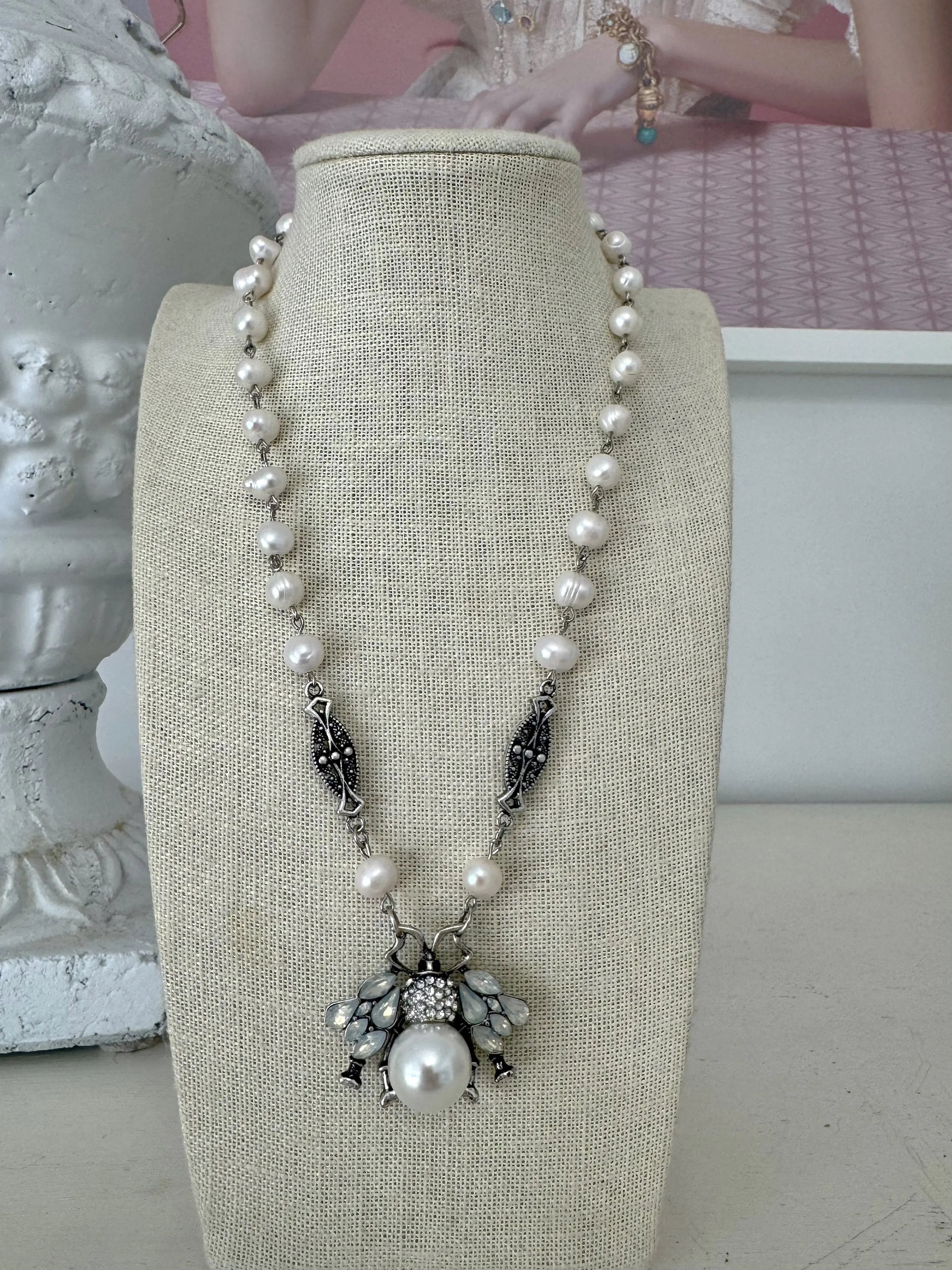 star necklaces for women-Ostuni Queen Bee Pearl Necklace - Silver