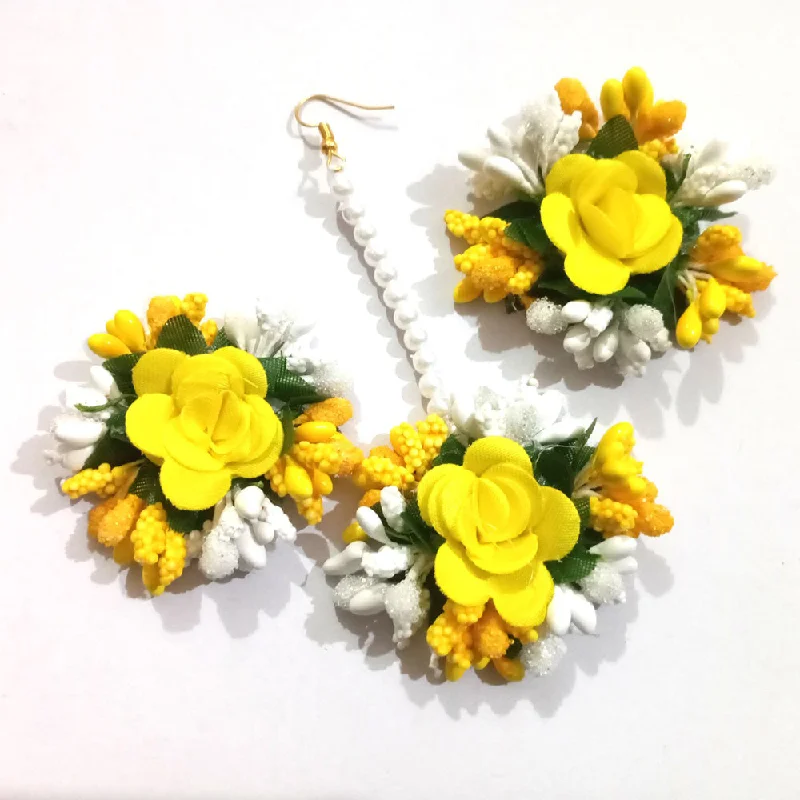 dangly earrings for women-Kavyas Kreation Floral Earrings With Mangtikka