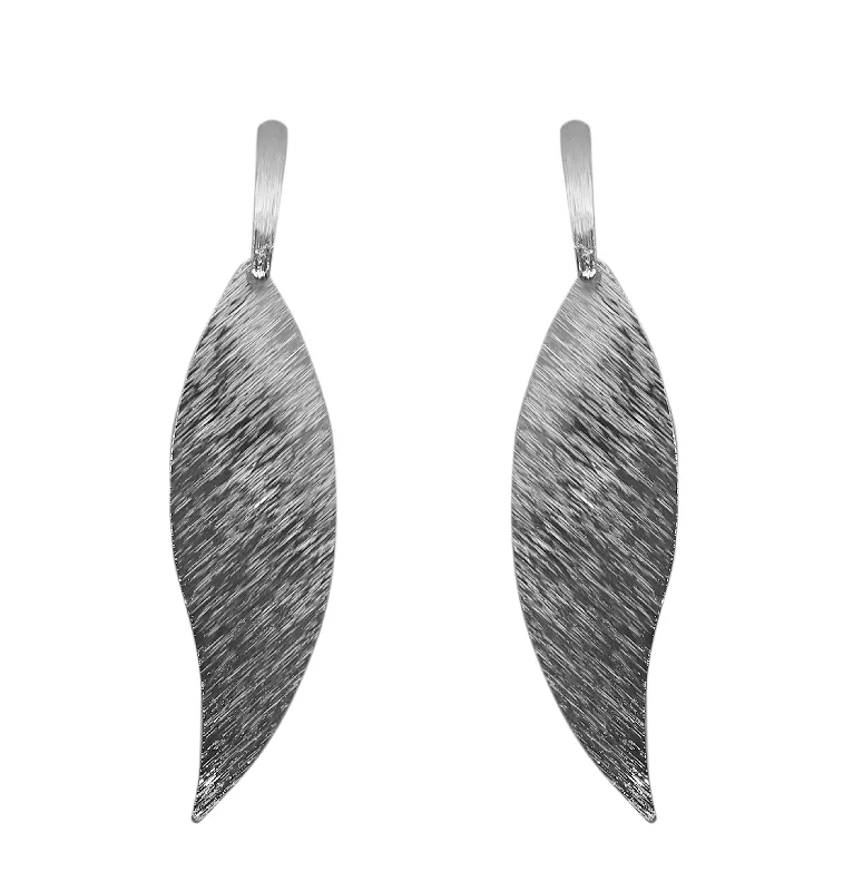 trendy earrings for women-Urthn Black Plated Dangler Earrings - 1307926A