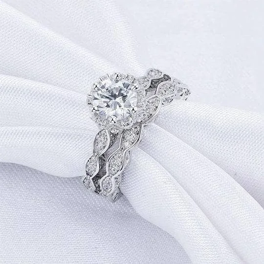 3-stone engagement rings-Vintage Leaf Design Round Cut Wedding Ring Set