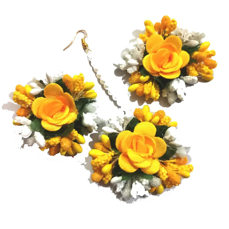 gold hoop earrings for women-Kavyas Kreation Floral Earrings With Mangtikka