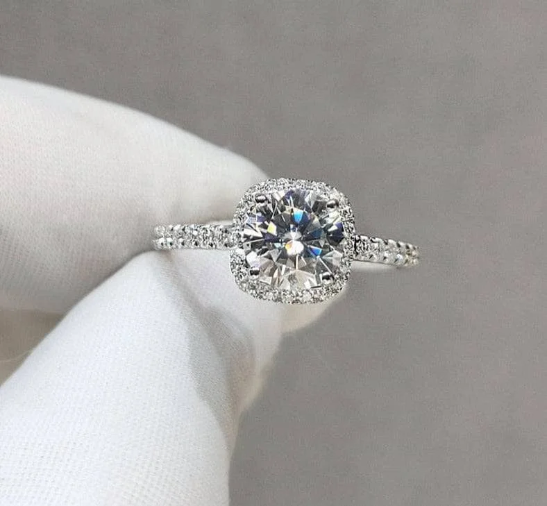 stunning engagement rings-Round Cut 1-2 Carat Diamond Engagement Ring